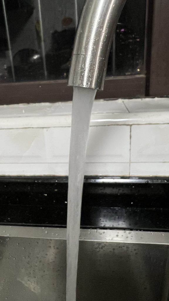 The high flow rate of filtered mineral-retaining drinking water