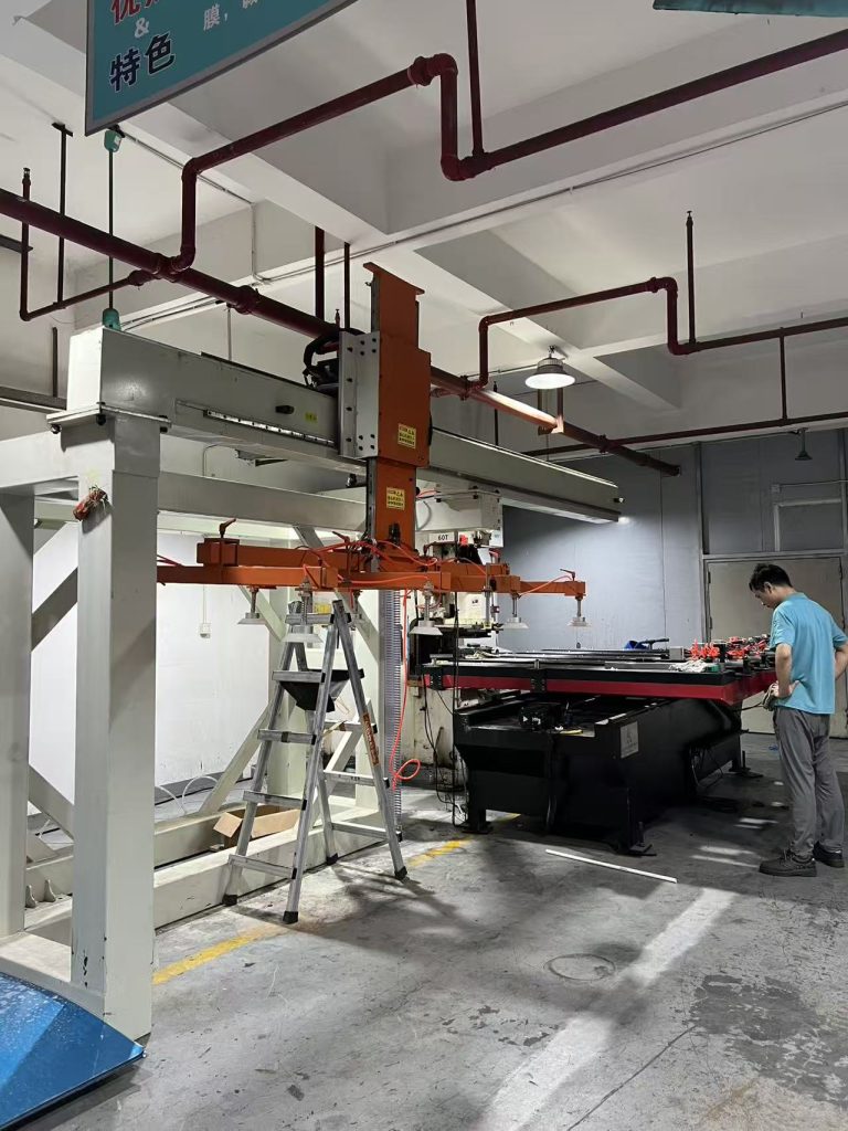 the automatic stainless steel plate cutting machine, Chengrong Factory has just purchased