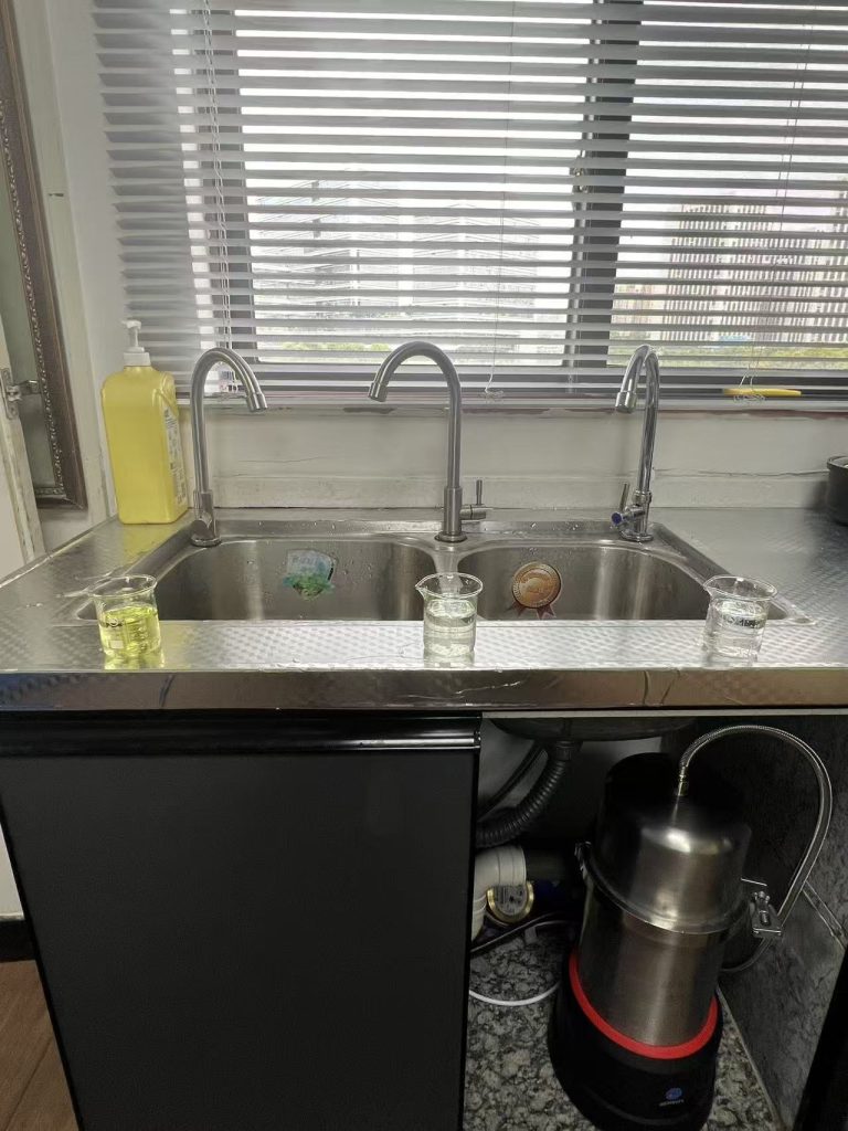 Chlorine residual test comparing municipal tap water, activated carbon filtered water, and mineral-retaining ultrafiltration drinking water